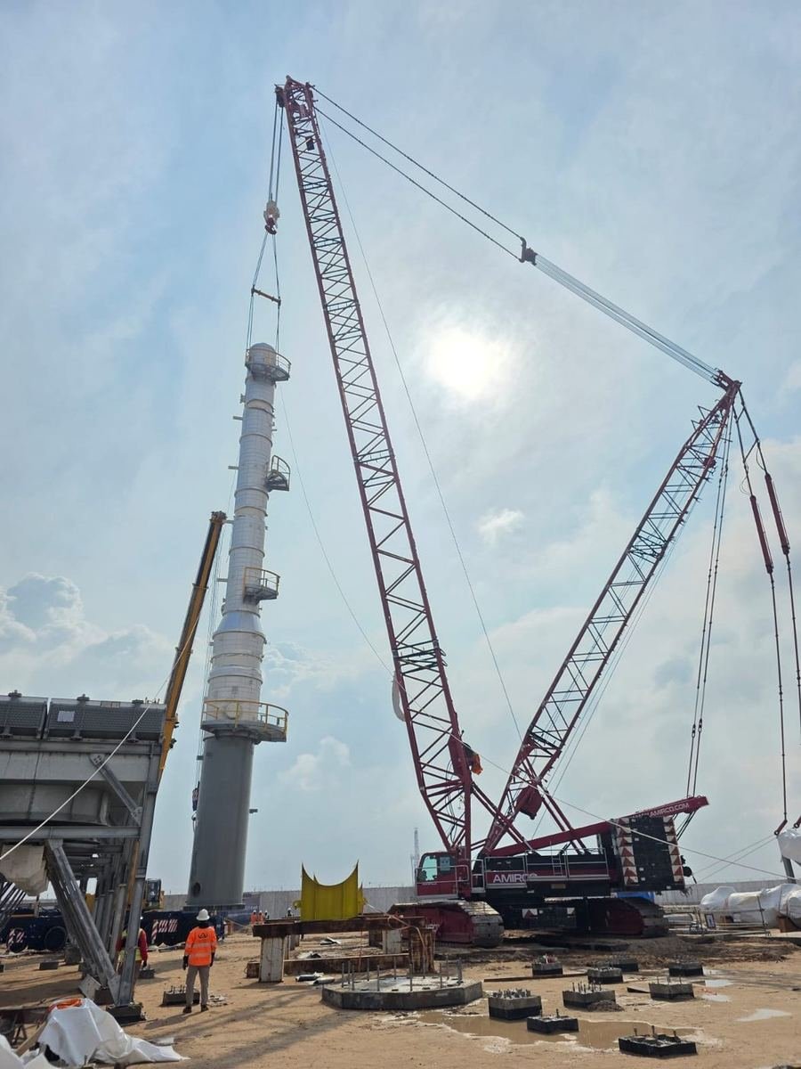 Column erection with a crawler crane